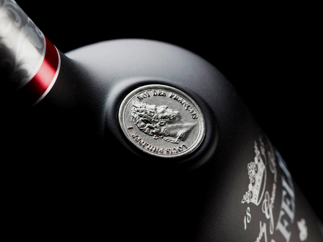 Diseño de marca, botella y packaging para un brandy premium