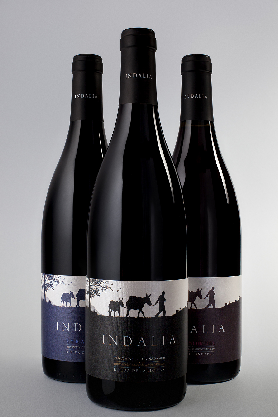 Vino Indalia tres variantes, tres botellas.